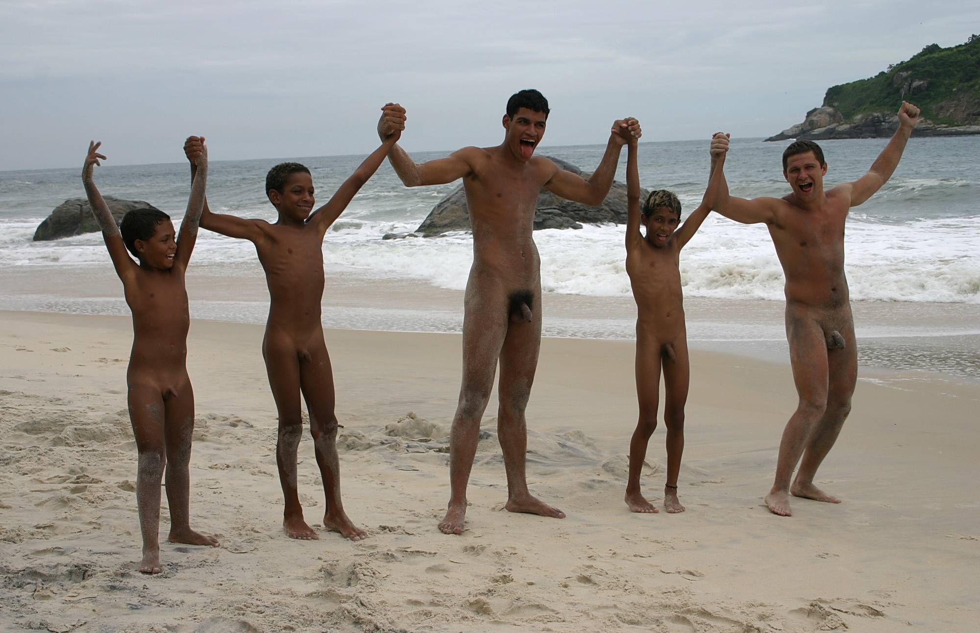 Pure Nudism Images BR Beach Group Worship - 2